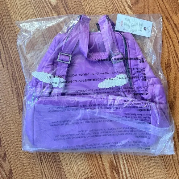 Lug Skyhop Convertible Backpack - Acai Berry NWT - Picture 8 of 11